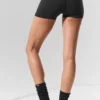 Pantalón corto de compresión de 3" Alo Softsculpt High-Waist — Negro