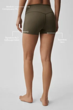 Pantalón corto de precisión High-Waist Alo Softsculpt de 3″ — Verde olivo