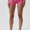 Pantalón corto de talle bajo con dobladillo Alo Softsculpt de 3" — Rosa Paraíso