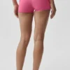 Pantalón corto de talle bajo con dobladillo Alo Softsculpt de 3" — Rosa Paraíso