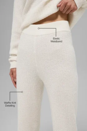 Pantalón de cachemira High-Waist con tejido tipo waffle y textura mullida – Marfil