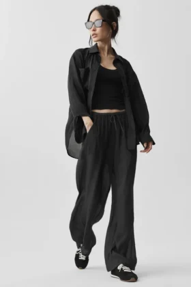 Pantalón High-Waist y pierna recta «Golden Hour» semitransparente - Negro