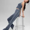 Pantalones acampanados de cintura alta de jerséu acanalado — Bluestone/Blanco