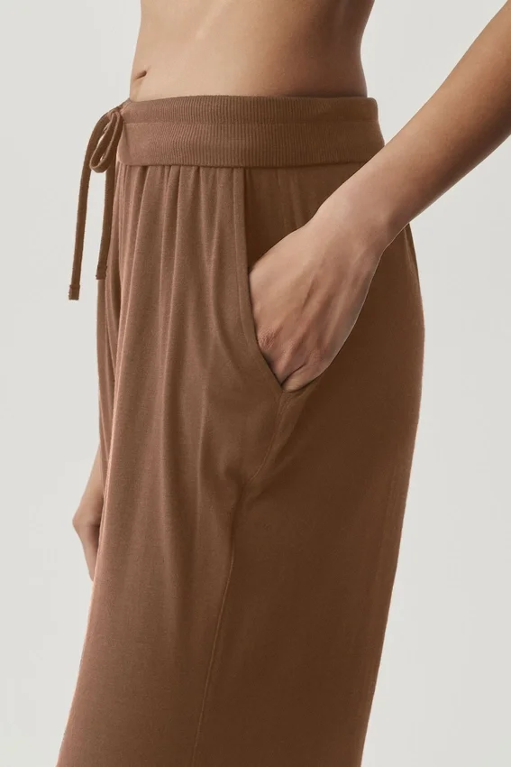Pantalones acampanados delicados y semitransparentes para estar en casa - Marrón bronceado