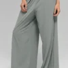 Pantalones Breezy de pierna ancha (regular) - Gris lunar