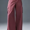 Pantalones cargo de pierna ancha Show Off (corte regular) - Burgundy Truffle
