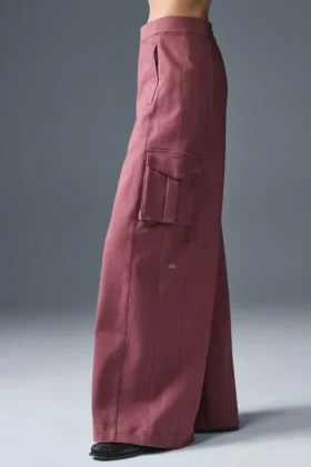 Pantalones cargo de pierna ancha Show Off (corte regular) – Burgundy Truffle