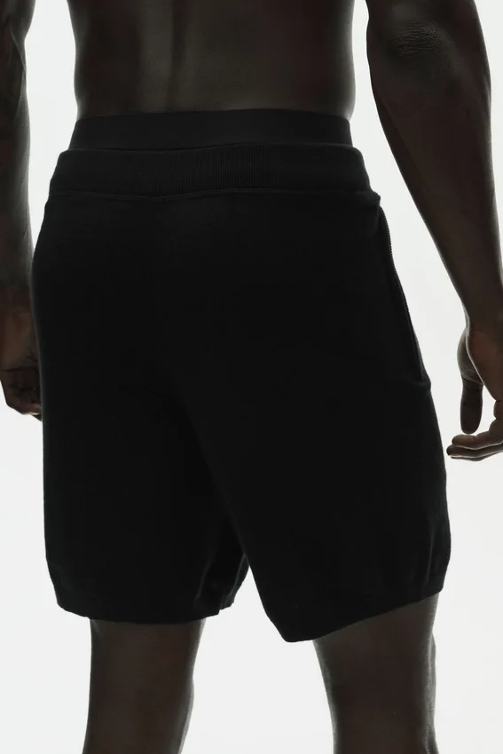 Pantalones cortos de algodón y cachemira Ever Soft de 7" — Negro