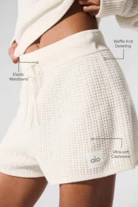 Pantalones cortos de cachemira High-Waist con tejido tipo waffle mullido – Marfil