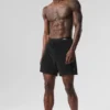 Pantalones cortos de felpa costera de 7" — Negro