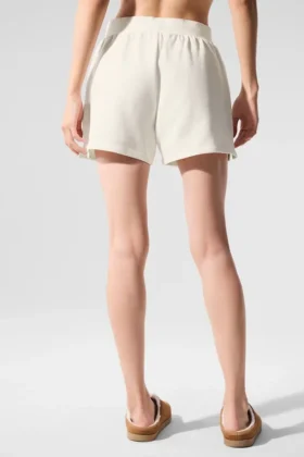 Pantalones cortos de sudadera Low Key — Marfil