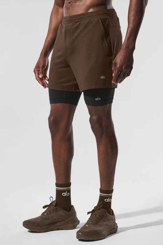 Pantalones cortos deportivos 2 en 1 Conquer React - Espresso/Negro