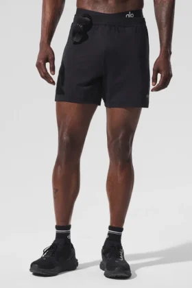Pantalones cortos deportivos Conquer React de 7" - Negro