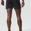 Pantalones cortos deportivos Conquer React de 7" - Negro