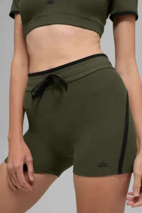 Pantalones cortos High-Waist Airbrush Race Pace de 4″ – Verde oliva/Negro