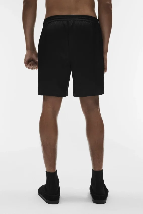 Pantalones cortos Horizon de satén de 7" - Negro