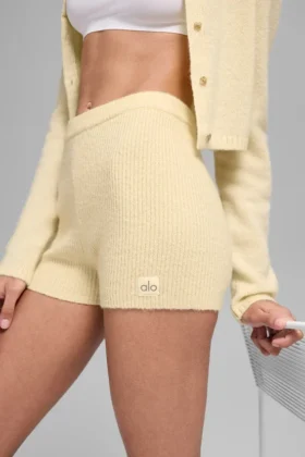 Pantalones cortos Noble de lana y cachemira con detalle acanalado – Amarillo luz de vela