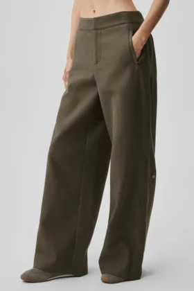 Pantalones Cosmopolitan de talle medio con botones a presión – Olive Tree