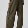 Pantalones Cosmopolitan de talle medio con botones a presión - Olive Tree