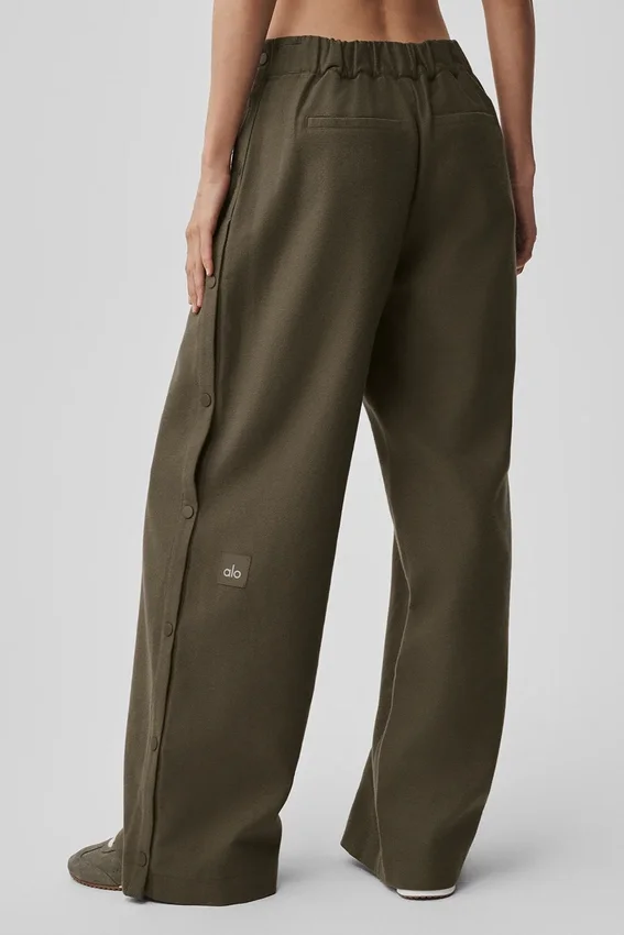 Pantalones Cosmopolitan de talle medio con botones a presión - Olive Tree