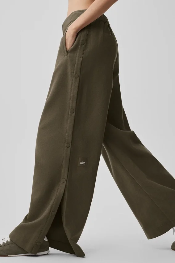 Pantalones Cosmopolitan de talle medio con botones a presión - Olive Tree