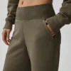 Pantalones de chándal Serenity de pierna ancha - Olive Tree