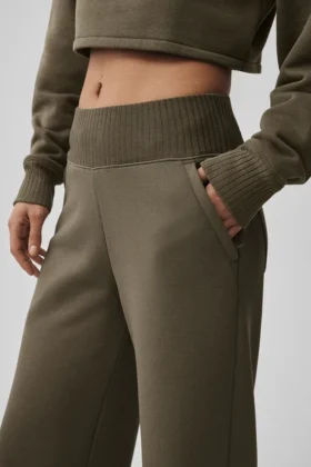 Pantalones de chándal Serenity de pierna ancha – Olive Tree