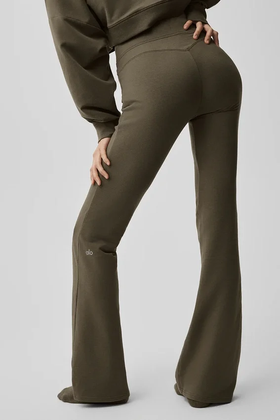 Pantalones de chándal Sway de corte acampanado - Olivo