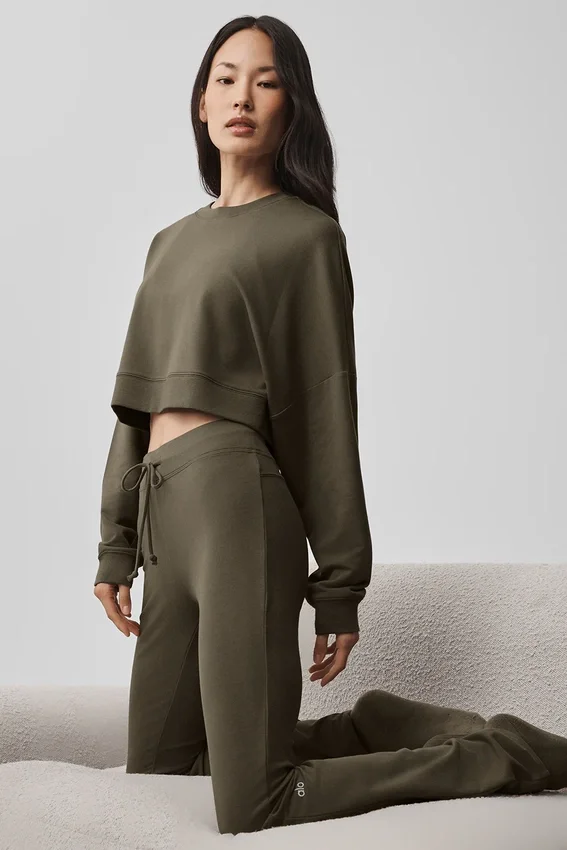 Pantalones de chándal Sway de corte acampanado - Olivo