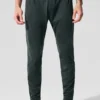 Pantalones deportivos Conquer React — Verde carbón