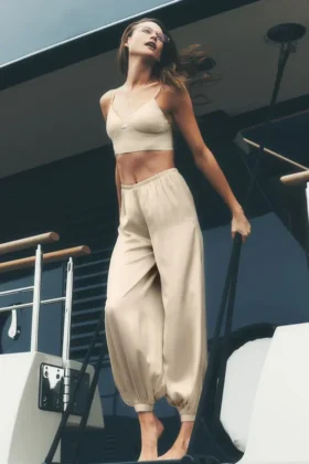 Pantalones Radiance High-Waist en mezcla de seda - Beige arena