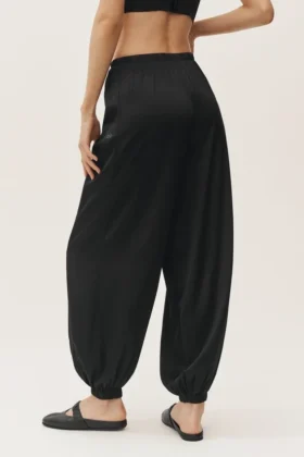 Pantalones Radiance High-Waist en mezcla de seda – Negro