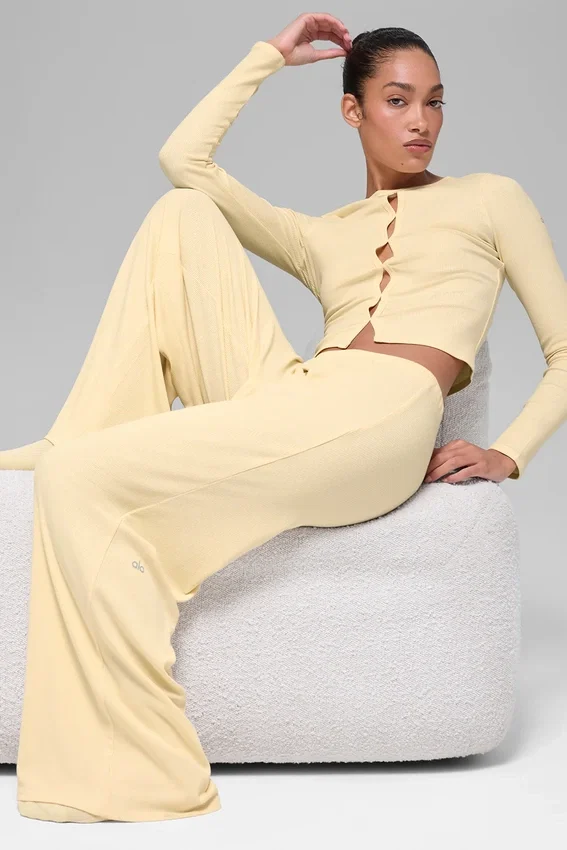 Pantalones rectos Dreamlight de talle medio - Amarillo Candlelight