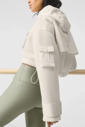Parka cargo corta Engage – Marfil