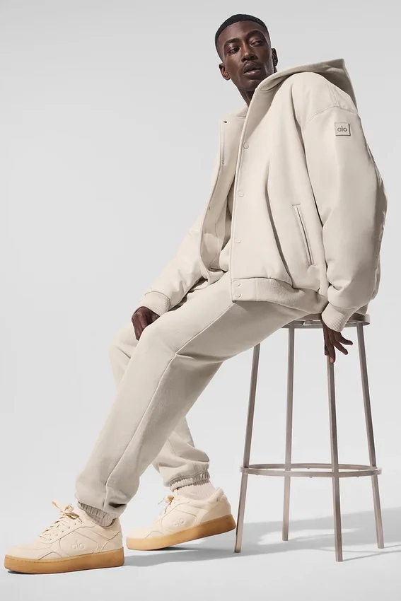 Selecciona la chaqueta bomber con capucha - Color hueso