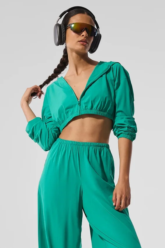 Sudadera con capucha corta y cremallera completa «Breezy» — Verde abeto