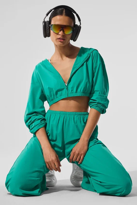 Sudadera con capucha corta y cremallera completa «Breezy» — Verde abeto