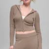 Sudadera con capucha Noble de lana y cachemira con canalé y cremallera completa - Chai Latte