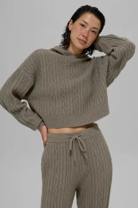Sudadera con capucha Winter Bliss de punto trenzado – Cacao claro