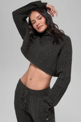 Suéter de cuello alto corto de punto trenzado Winter Bliss, manga larga – Gris oscuro jaspeado