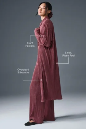 Vestido camisero con microplisado — Burdeos trufado