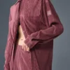 Vestido camisero con microplisado — Burdeos trufado