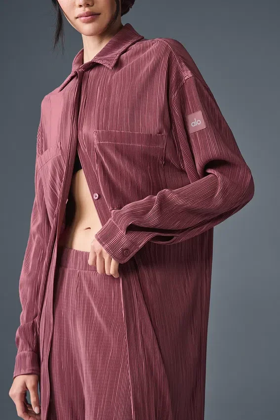 Vestido camisero con microplisado — Burdeos trufado