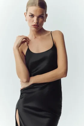 Vestido liso de seda luminosa – Negro